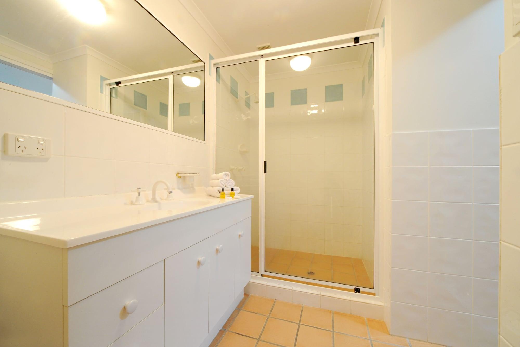 At Beach Court Holiday Villas Airlie Beach Exteriér fotografie