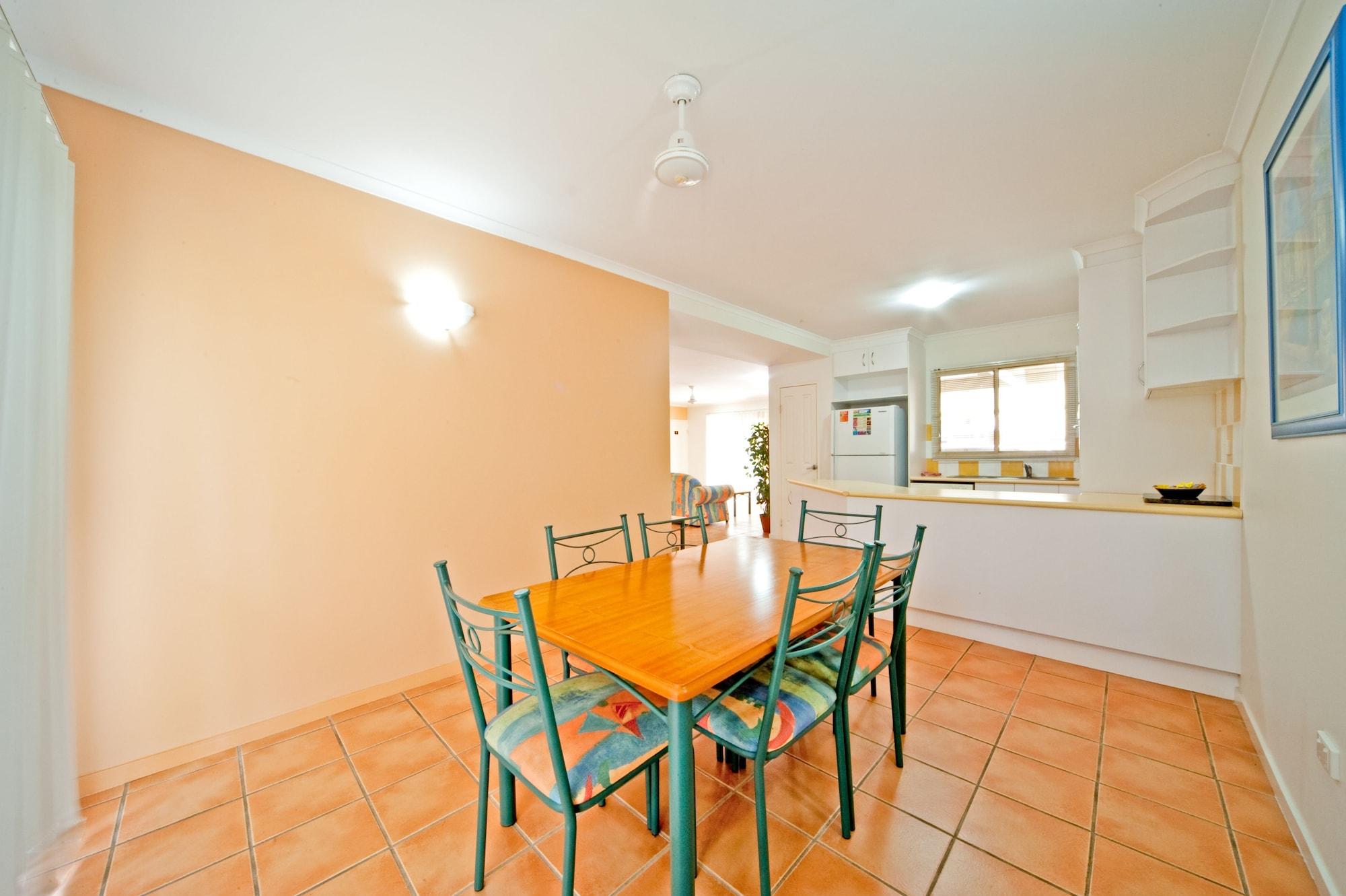 At Beach Court Holiday Villas Airlie Beach Exteriér fotografie
