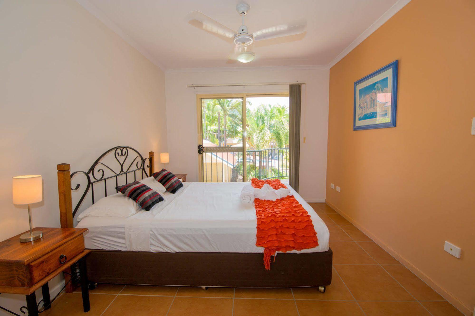At Beach Court Holiday Villas Airlie Beach Exteriér fotografie