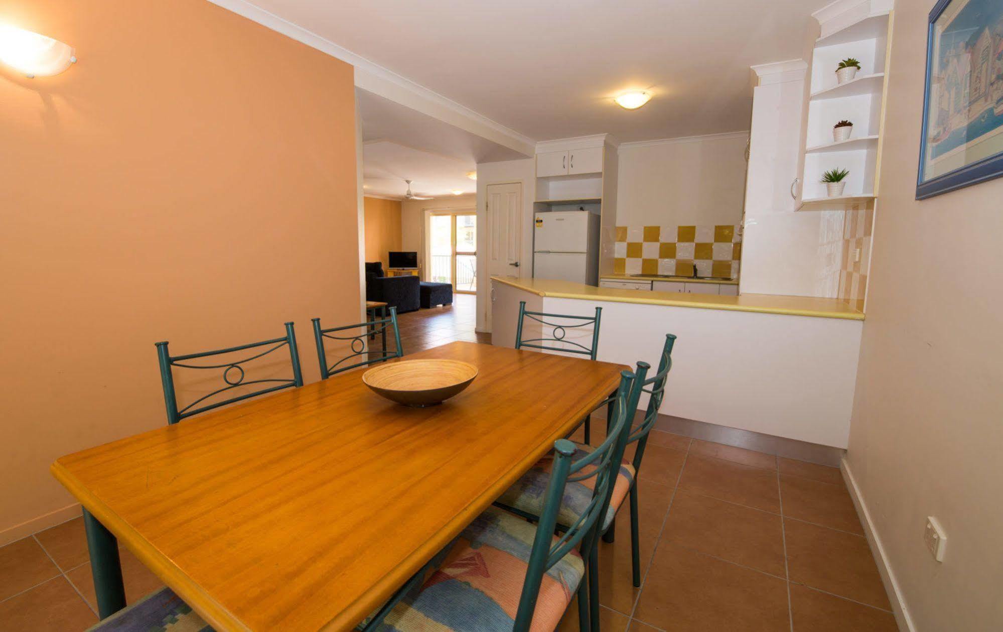 At Beach Court Holiday Villas Airlie Beach Exteriér fotografie