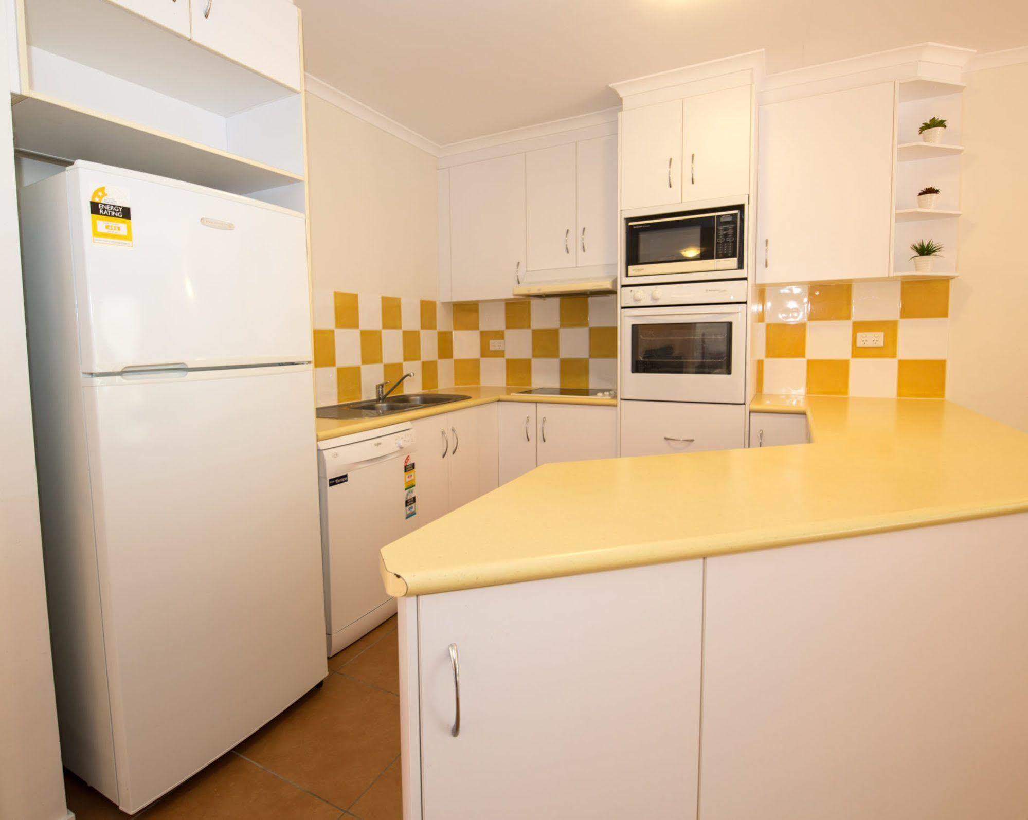 At Beach Court Holiday Villas Airlie Beach Exteriér fotografie