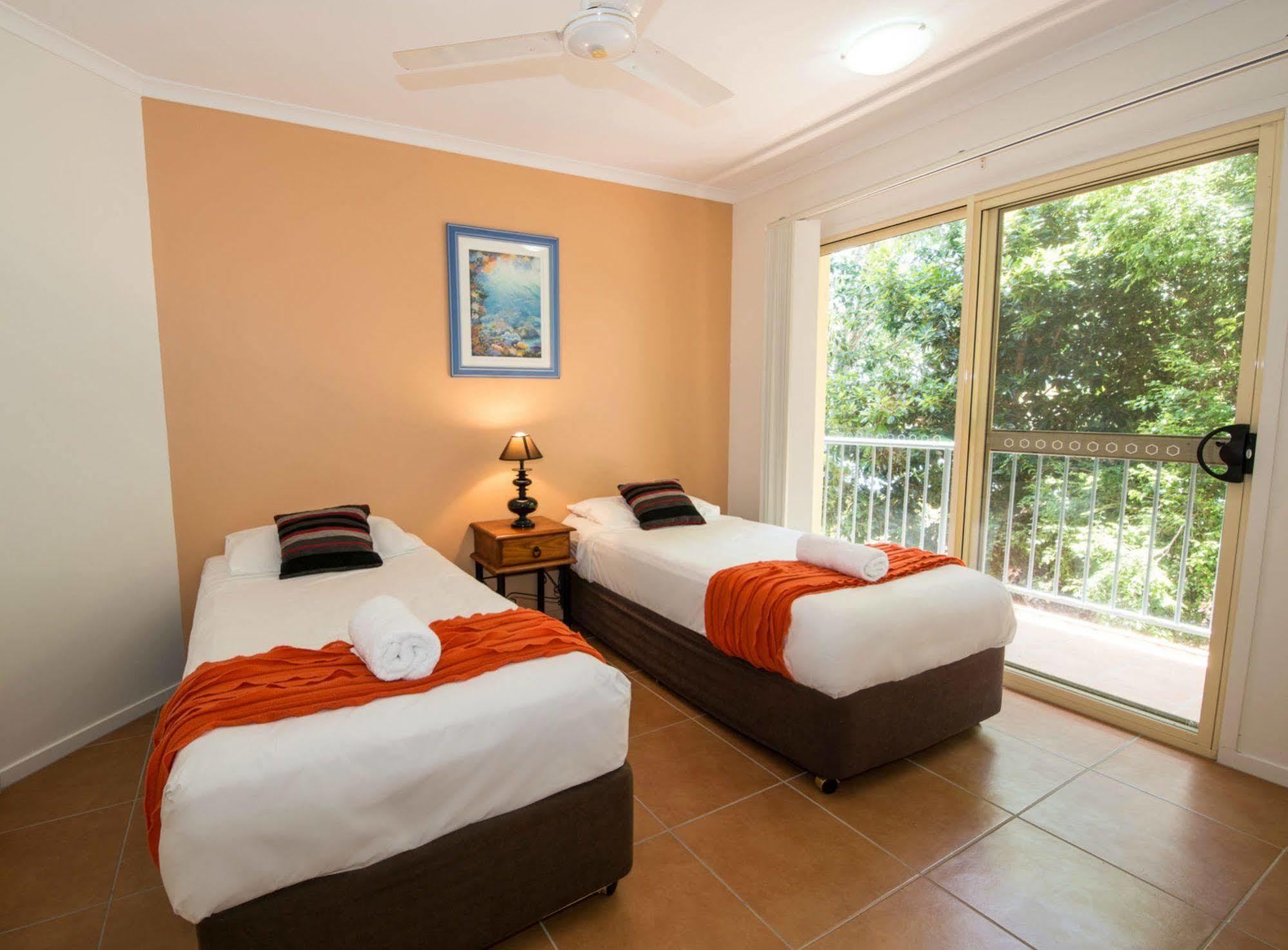 At Beach Court Holiday Villas Airlie Beach Exteriér fotografie