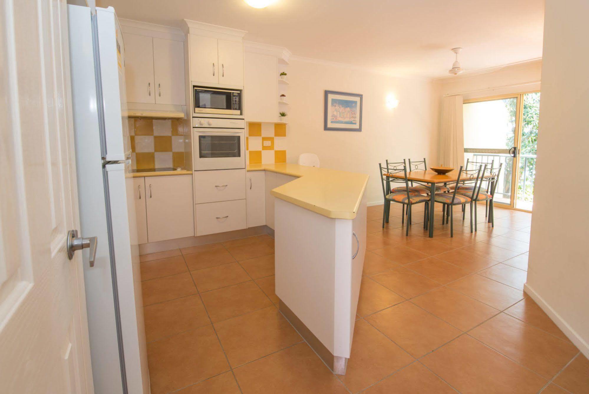 At Beach Court Holiday Villas Airlie Beach Exteriér fotografie